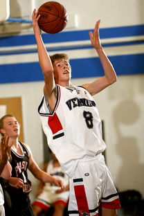 爱游戏体育-仰泳大战美队领先毫厘之间，仰泳比赛视频欣赏  第2张