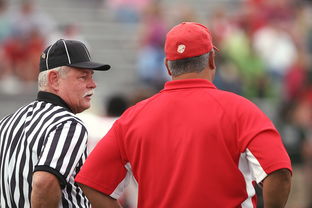 爱游戏体育娱乐-教练战术布置频繁调整引发讨论，教练在布置战术时讲到了常用的比赛阵型